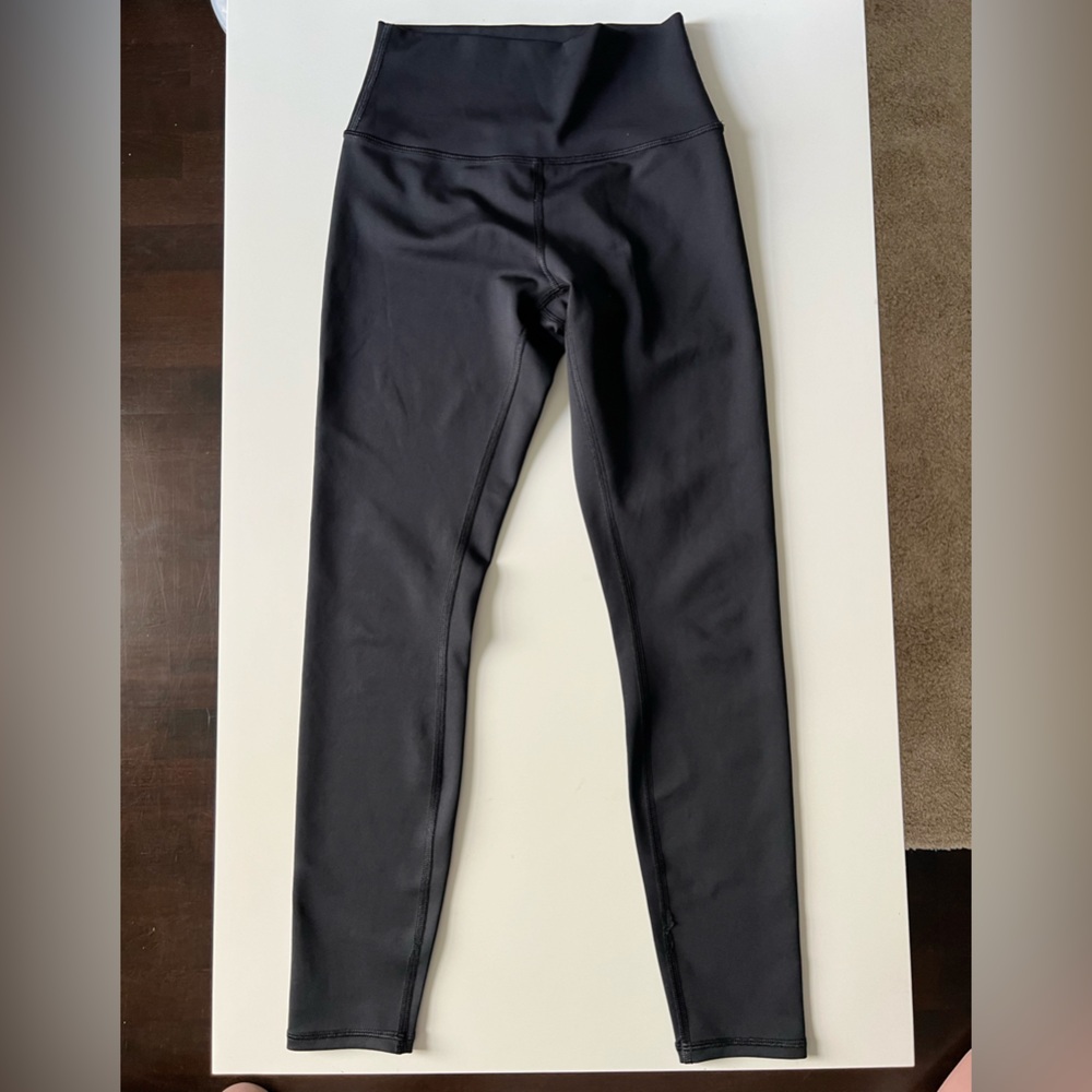 Alo Yoga - 7/8 High Waist Airlift Leggings in Black, Small
